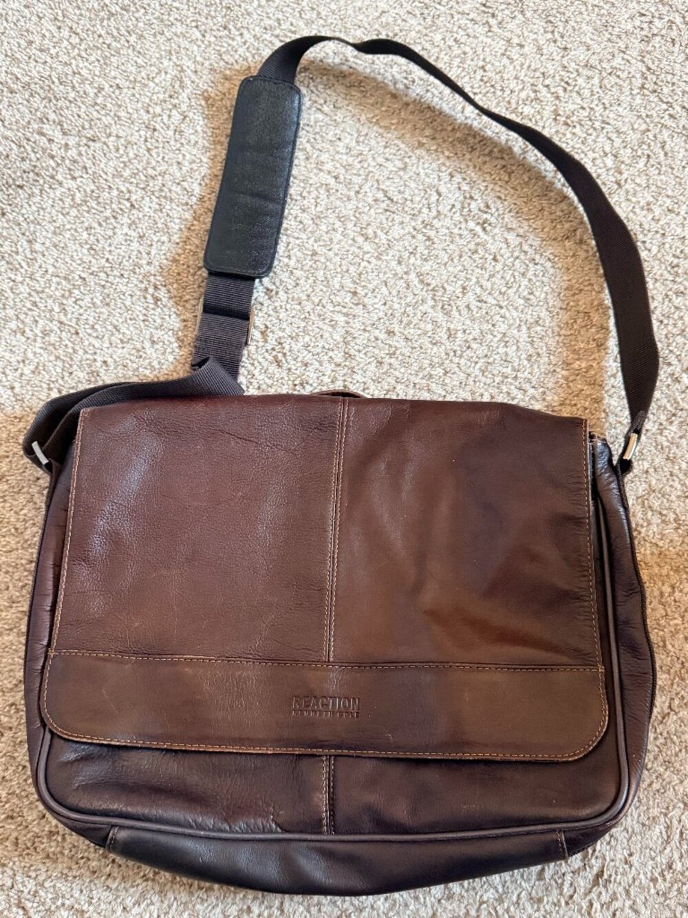 Kenneth Cole Reaction "Risky Business" Colombian Leather Messenger Bag